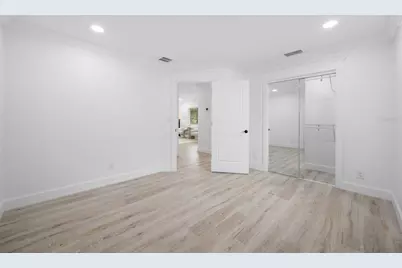 380 Villagrande Avenue S, Saint Petersburg, FL 33707 - Photo 58