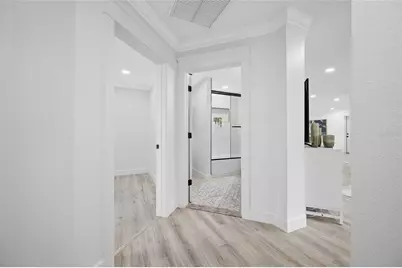 380 Villagrande Avenue S, Saint Petersburg, FL 33707 - Photo 54