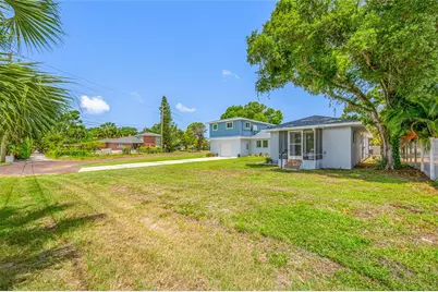 380 Villagrande Avenue S, Saint Petersburg, FL 33707 - Photo 10