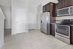 4770 White Sanderling Ct, Tampa, FL 33619 - Photo 8