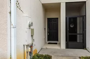 4770 White Sanderling Ct, Tampa, FL 33619 - Photo 4