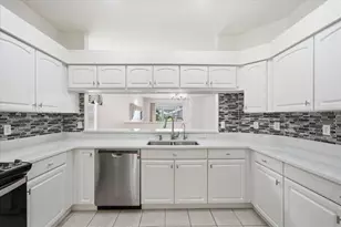 1333 Lindenwood Dr, Tarpon Springs, FL 34688 - Photo 2