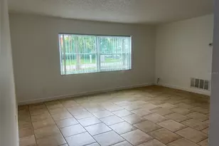 8701 4th St N, Saint Petersburg, FL 33702 - Photo 4