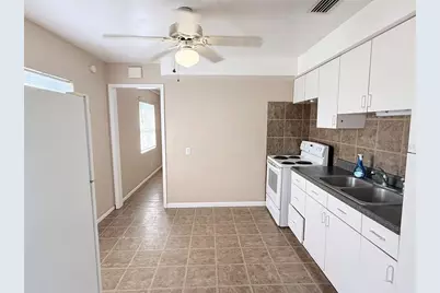 4935 Emerson Avenue S, Saint Petersburg, FL 33707 - Photo 8