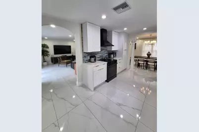 5817 Tampa Shores Boulevard, Tampa, FL 33615 - Photo 8