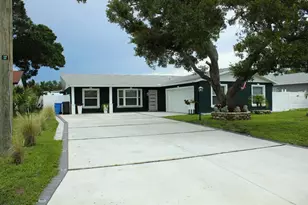 5817 Tampa Shores Blvd, Tampa, FL 33615 - Photo 2
