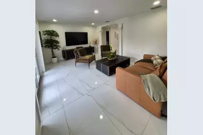 5817 Tampa Shores Boulevard, Tampa, FL 33615 - Photo 6