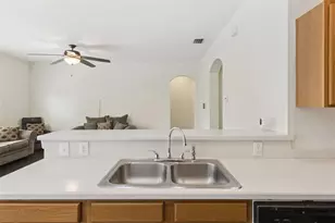 725 Star Pointe Dr, Seffner, FL 33584 - Photo 12