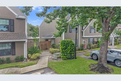 16547 Lake Brigadoon Circle, Tampa, FL 33618 - Photo 2