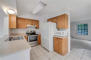 16547 Lake Brigadoon Cir, Tampa, FL 33618 - Photo 8