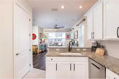 10432 La Mirage Court, Tampa, FL 33615 - Photo 6