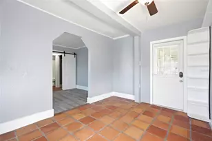 725 8th St N, Saint Petersburg, FL 33701 - Photo 18