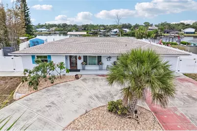 806 Blue Heron Boulevard, Ruskin, FL 33570 - Photo 1
