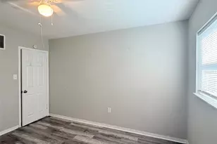 6041 43rd Ave N, Saint Petersburg, FL 33709 - Photo 18