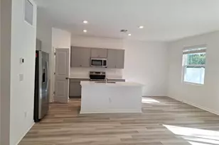 34916 Mulrion Dr, Zephyrhills, FL 33541 - Photo 2
