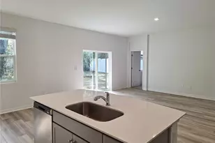 34916 Mulrion Dr, Zephyrhills, FL 33541 - Photo 4