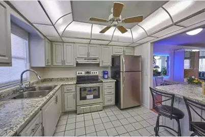 4550 Cove Circle #808, Saint Petersburg, FL 33708 - Photo 16