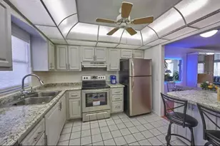 4550 Cove Cir, Saint Petersburg, FL 33708 - Photo 16