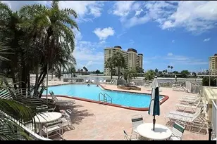 4550 Cove Cir, Saint Petersburg, FL 33708 - Photo 6