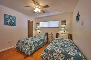 4550 Cove Cir, Saint Petersburg, FL 33708 - Photo 4