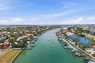 910 Pinellas Bayway S, Tierra Verde, FL 33715 - Photo 2