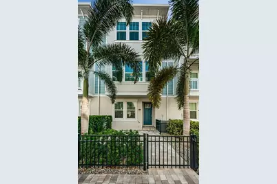 815 Burlington Avenue N, Saint Petersburg, FL 33701 - Photo 1