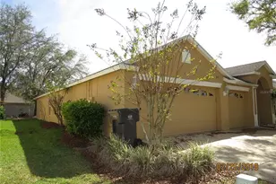 9427 Hunters Pond Dr, Tampa, FL 33647 - Photo 2
