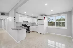 2019 24th Ave W, Bradenton, FL 34205 - Photo 2
