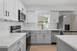 3206 Las Brisas Dr, Riverview, FL 33578 - Photo 6
