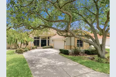 980 Live Oak Avenue NE, Saint Petersburg, FL 33703 - Photo 1