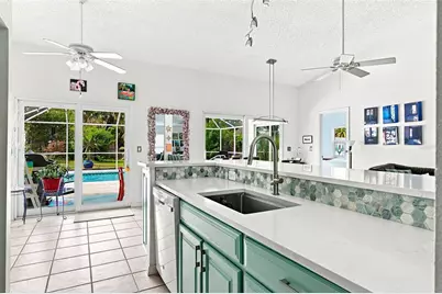 7809 34th Court E, Sarasota, FL 34243 - Photo 6