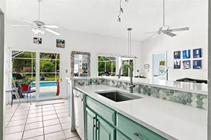 7809 34th Ct E, Sarasota, FL 34243 - Photo 6