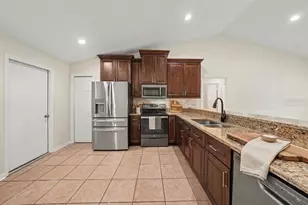 8603 Boysenberry Dr, Tampa, FL 33635 - Photo 4