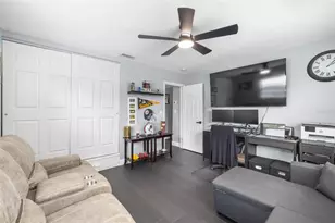 5425 47th Ave N, Saint Petersburg, FL 33709 - Photo 10