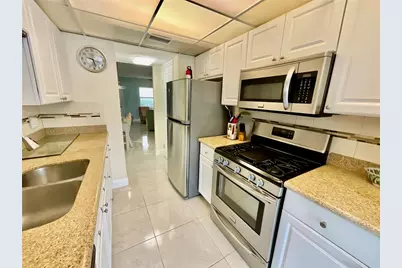 10034 64th Avenue N #11, Saint Petersburg, FL 33708 - Photo 6