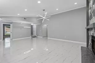 903 Plum Tree Ln, Sarasota, FL 34243 - Photo 14