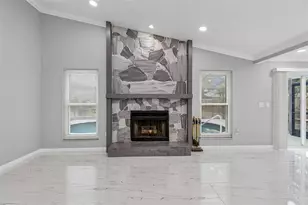 903 Plum Tree Ln, Sarasota, FL 34243 - Photo 18