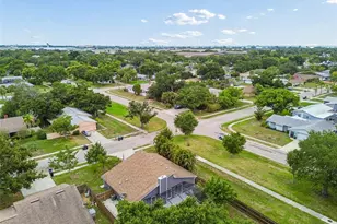 903 Plum Tree Ln, Sarasota, FL 34243 - Photo 70