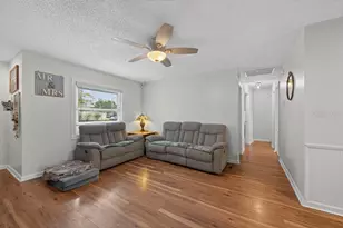 6070 73rd St N, Saint Petersburg, FL 33709 - Photo 4