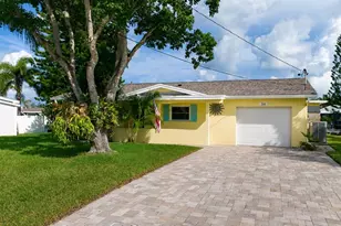 318 Circle Dr, Palm Harbor, FL 34683 - Photo 4