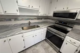8402 111th St, Seminole, FL 33772 - Photo 4