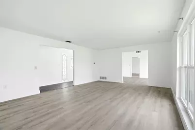 2022 Tanglewood Drive NE, Saint Petersburg, FL 33702 - Photo 14