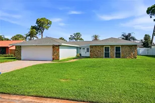2022 Tanglewood Dr NE, Saint Petersburg, FL 33702 - Photo 2