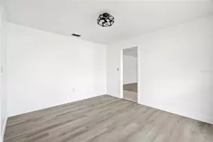 2022 Tanglewood Dr NE, Saint Petersburg, FL 33702 - Photo 10