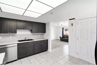 2022 Tanglewood Drive NE, Saint Petersburg, FL 33702 - Photo 4