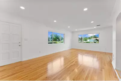 1419 Tyrone Boulevard N, Saint Petersburg, FL 33710 - Photo 4