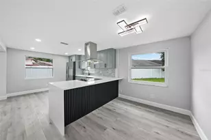 7901 Timberlane W Dr, Tampa, FL 33615 - Photo 4