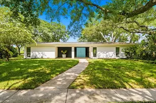 10502 Sago Rd, Tampa, FL 33618 - Photo 1
