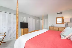 10355 Paradise Blvd, Saint Petersburg, FL 33706 - Photo 18