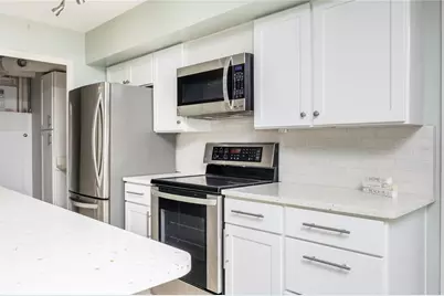 10355 Paradise Boulevard #412, Saint Petersburg, FL 33706 - Photo 12
